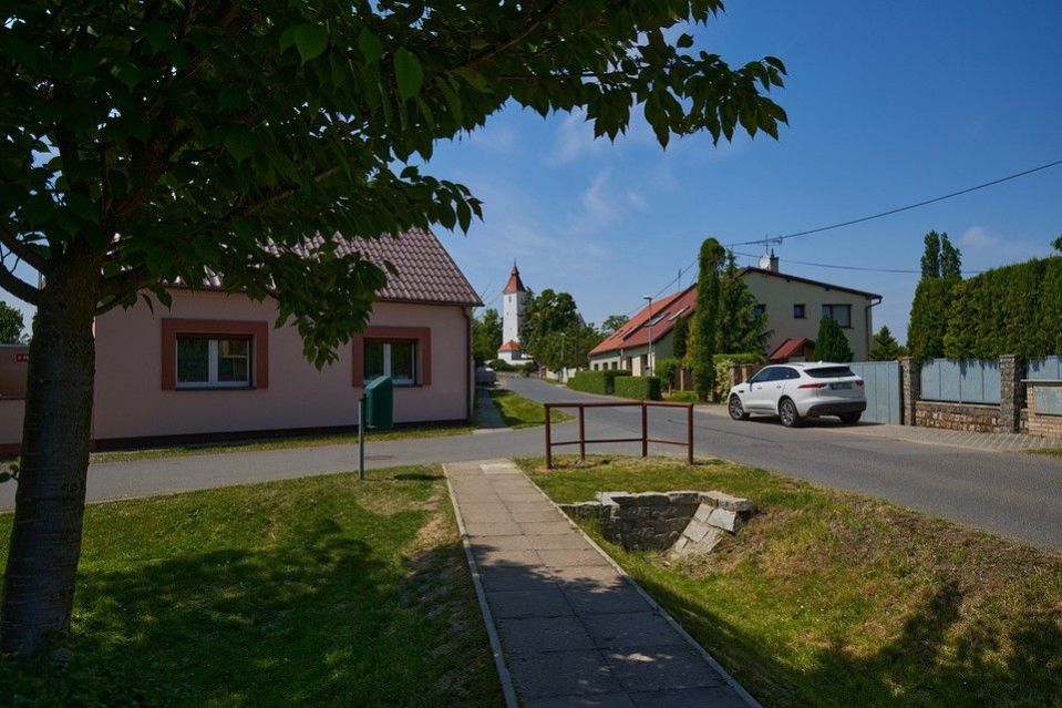 Prodej mimořádného stavebního pozemku 1170m2 v centru obce Hovorčovice s přípojkami všech inženýrský, obrázek č.16