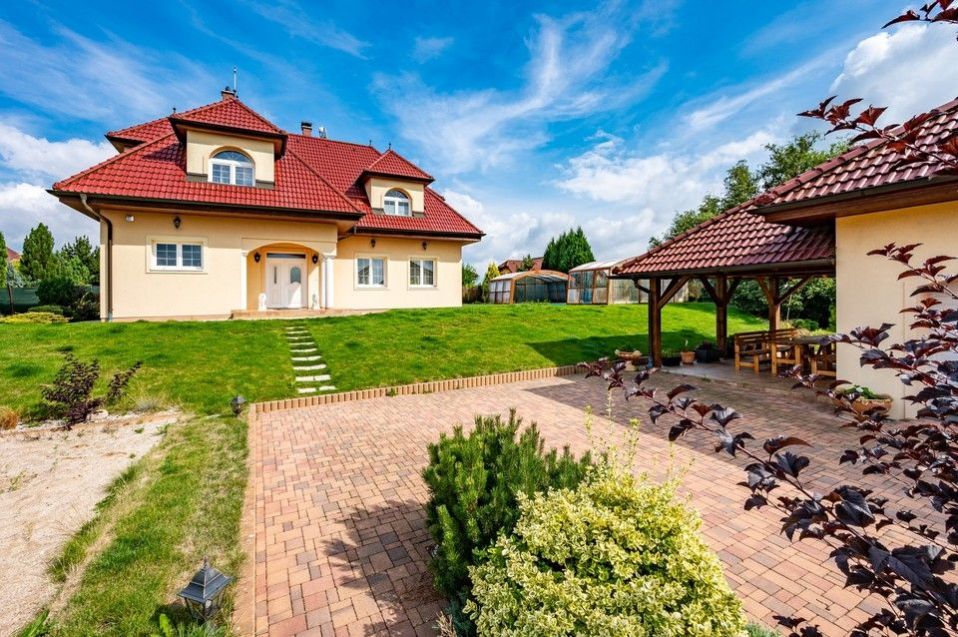 Prodej vily a apartmánu, 350m2 s dvougaráží na pozemku 1600m2, Divišov, Benešov, obrázek č. 3