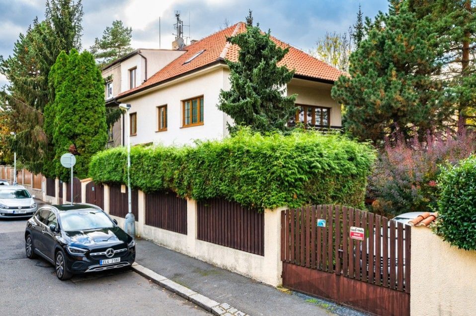 Prodej domu 6kk (385m2), Praha 9 - Střížkov