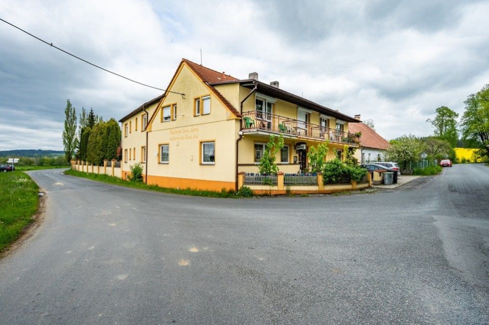 Prodej zavedeného penzionu u Klatov, 480m2, zahrada, bazén, Pošumaví, obrázek č. 1