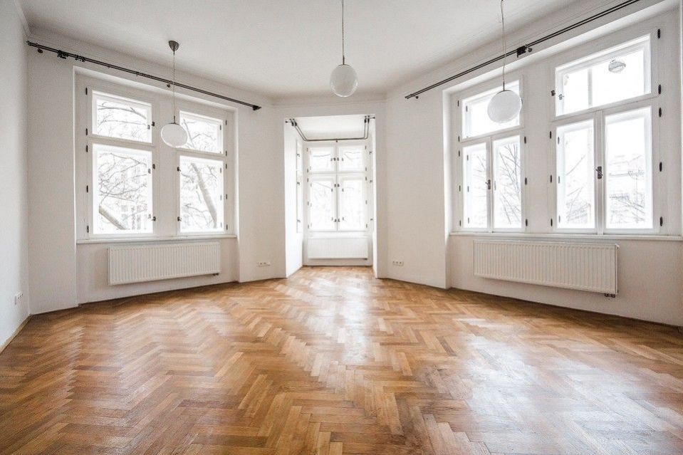 Pronájem prostorného bytu 4+kk, 110 m2 v historickém domě v ul. Křižíkova, Karlín, Praha 8, obrázek č. 3