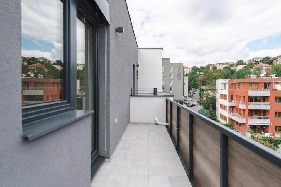 Prodej bytu 2kk (56,3 m2) s terasou, balkonem, sklepní kójí a parkovacím stáním, Vila Dům na Vinici, obrázek č. 3