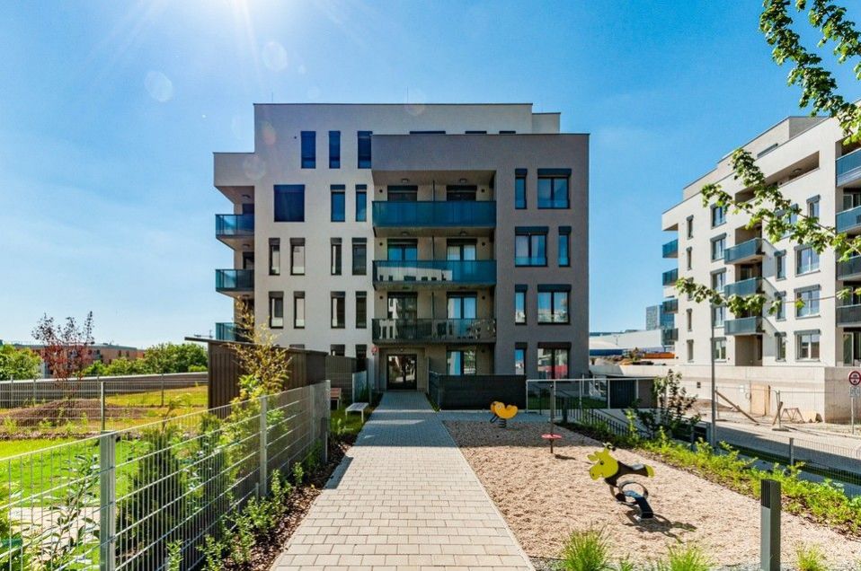 REZERVACE - Pronájem bytu 1+kk, 38 m2, balkon, sklep, Praha 9, ul. Waltariho, obrázek č. 1