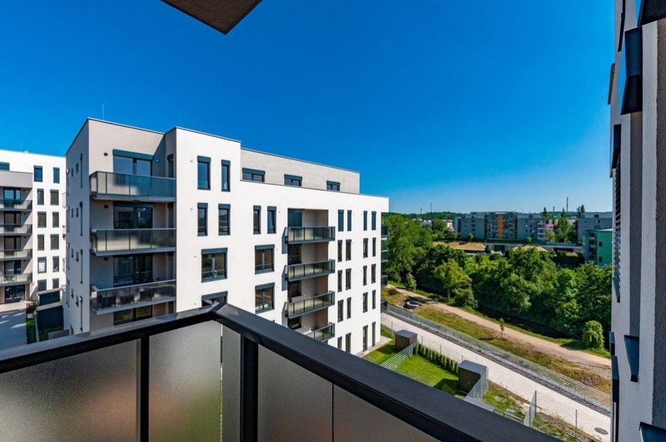 REZERVACE - Pronájem bytu 1+kk, 38 m2, balkon, sklep, Praha 9, ul. Waltariho, obrázek č. 3