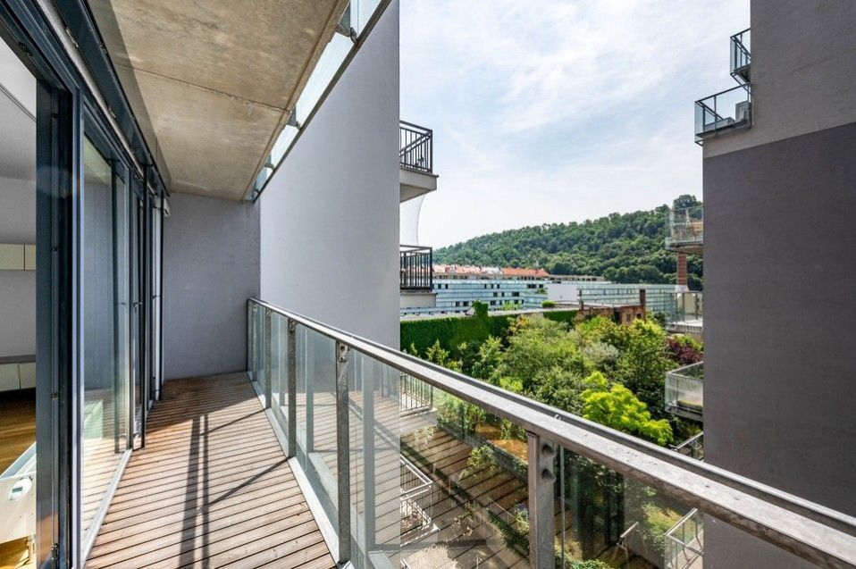 Pronájem bytu 3+kk 100 m2 s dvěma balkóny a parkováním - Křižíkova, obrázek č. 2
