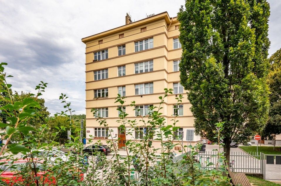 Pronájem zrekonstruovaného světlého bytu 3kk, 95 m2, Varhulíkové, Holešovice
