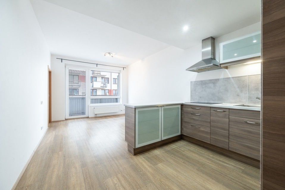 Prodej bytu 2+kk 53 m2 (48 m2 + 5 m2 balkon), Kryšpínova ul., Praha 10 Dolní Měcholupy