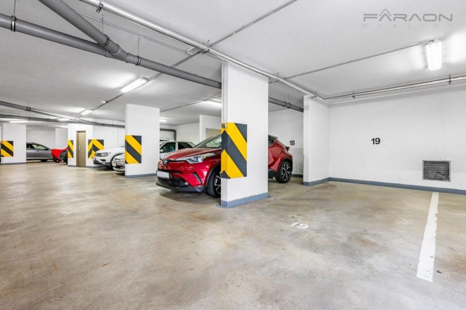 REZERVACE. Prodej garážového parkovacího stání, 13 m2, Melodická, Praha 5, obrázek č. 1