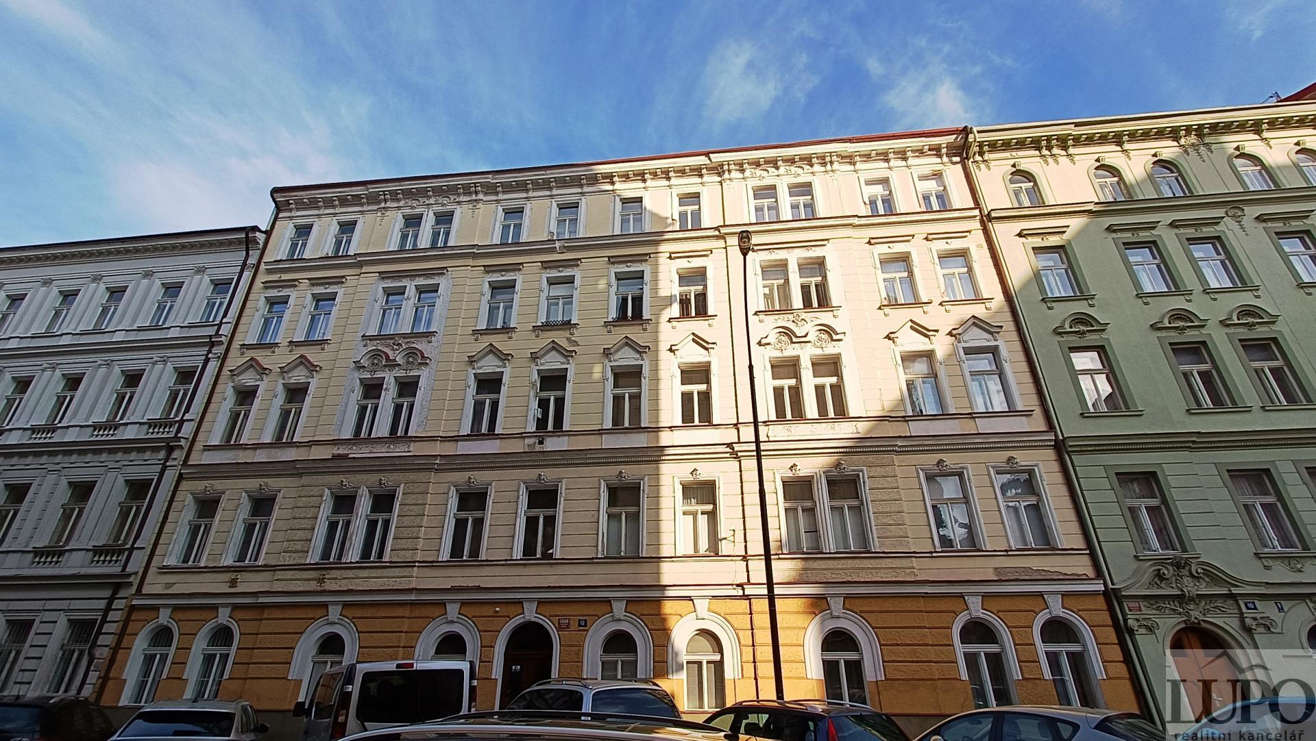 Krásný světlý byt 2+kk, 52m2, OV, po kompletní rekonstrukci, Praha 2, ul. Pod Slovany.