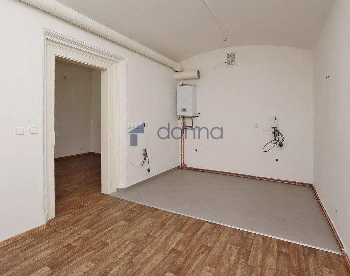Pronájem komerčních prostor, 4 místnosti, 86 m2, ul. Plaská, Praha 5 - Malá Strana, obrázek č. 2