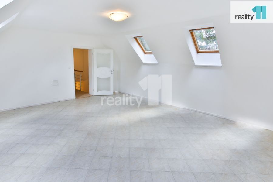 Prodej prostorného rodinného domu v krásné lokalitě, pozemek 1328m2, Praha, Křeslice, obrázek č.34