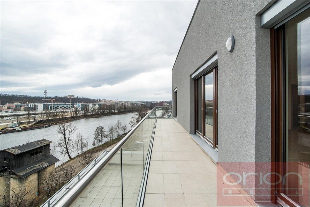 Luxusní byt s terasou a balkony na pronájem: Praha 7- Holešovice, V Háji, obrázek č. 3