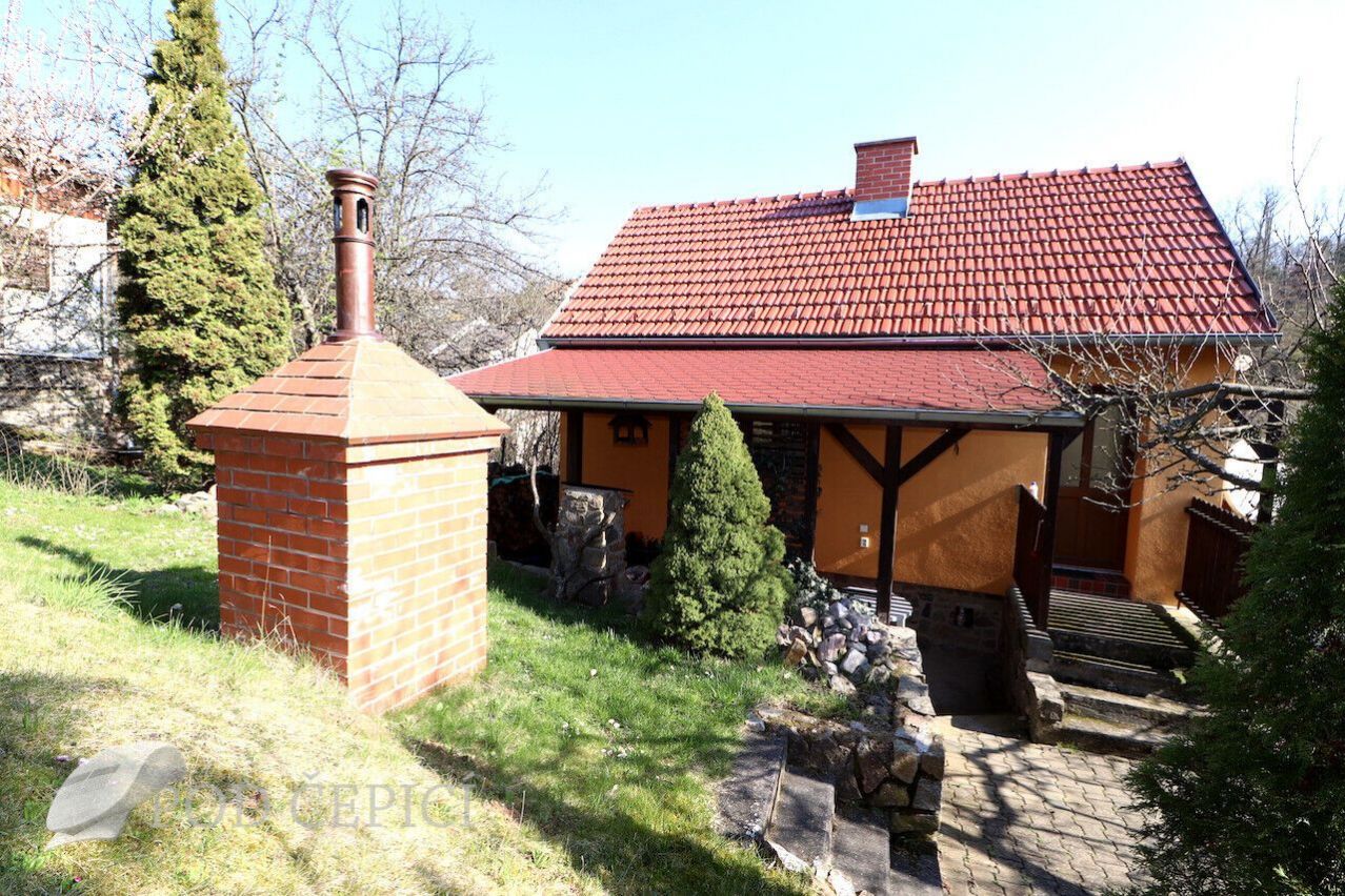 Prodej pozemku s chatou a garáží, 555 m2, Brno Útěchov, obrázek č. 1