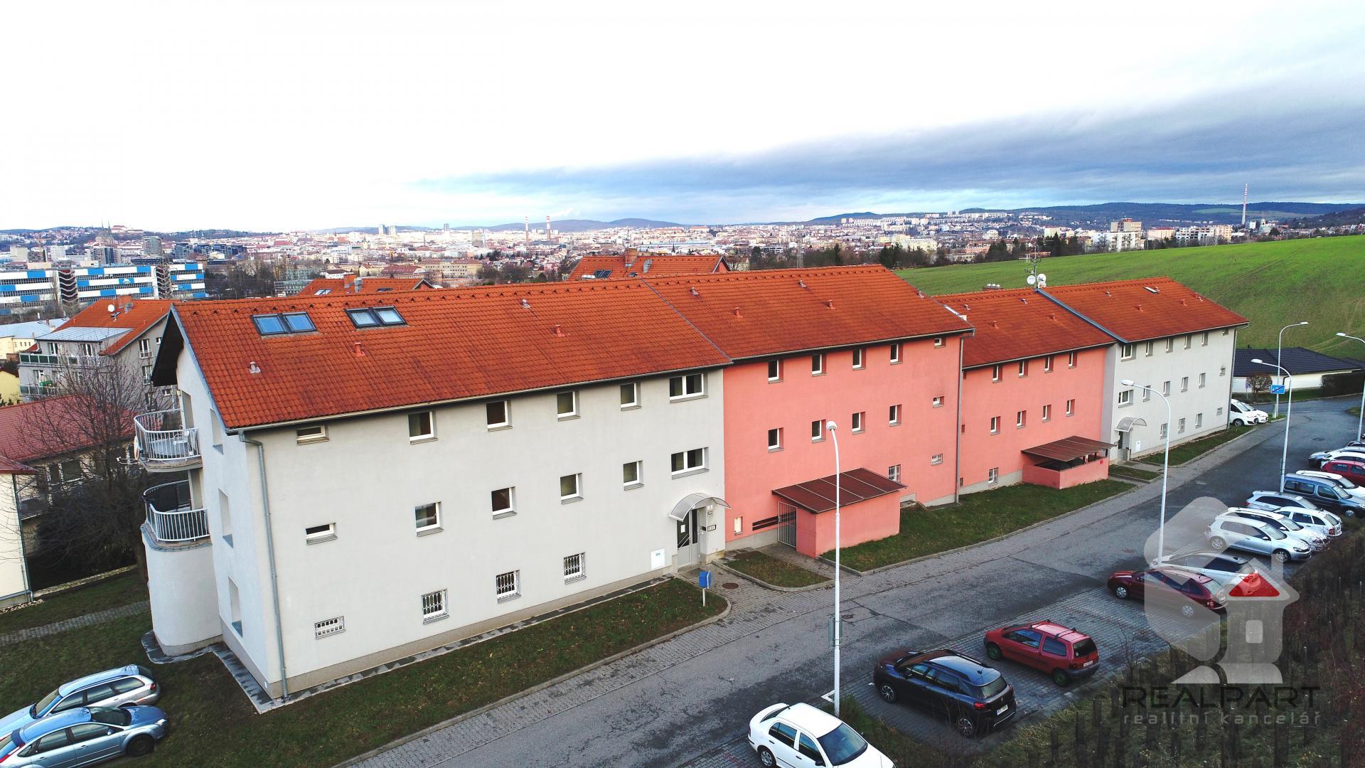 Prodej bytu 1+kk s balkonem a sklepem, 35 m2, ulice Pahrbek, Brno - Černovice