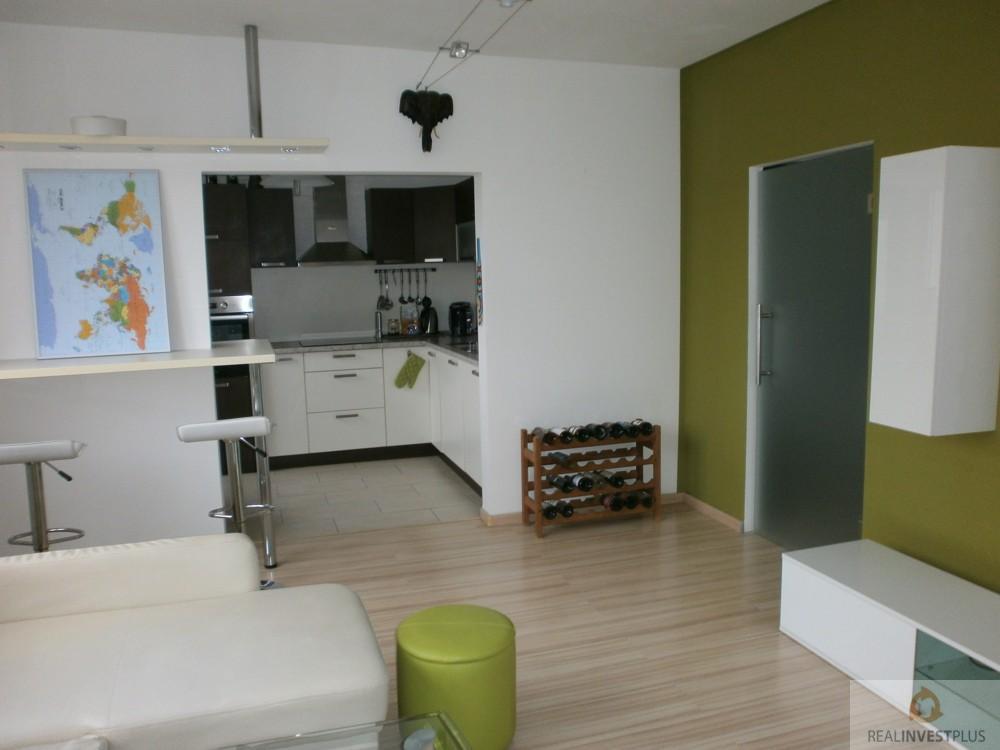 Nabízíme k pronájmu  byt 2+1  na ulici Dlouhá v Olomouci  - Lazce.