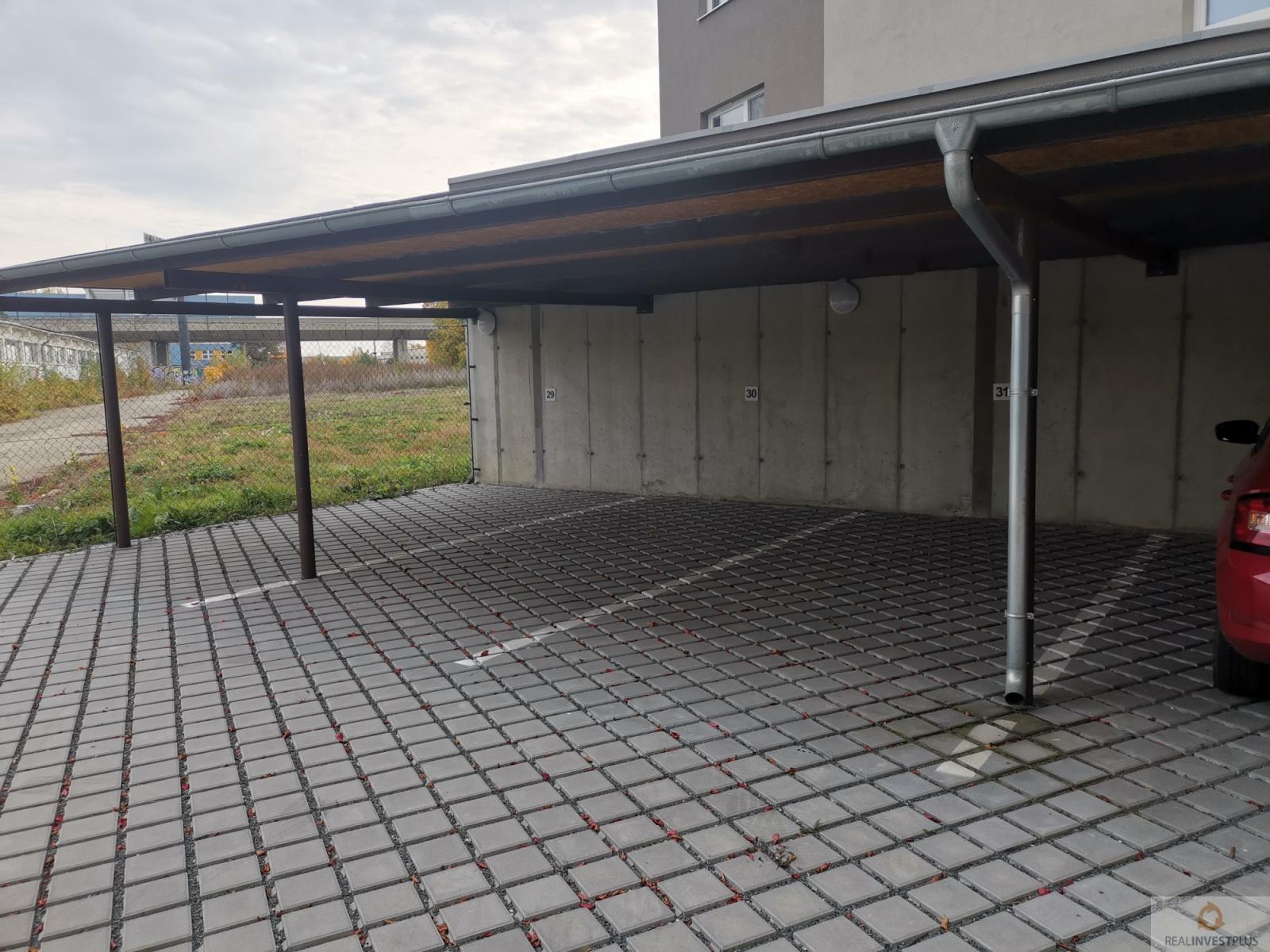Pronájem krytého garážového stání nebo krytého stání na ulici Tovární v Olomouci