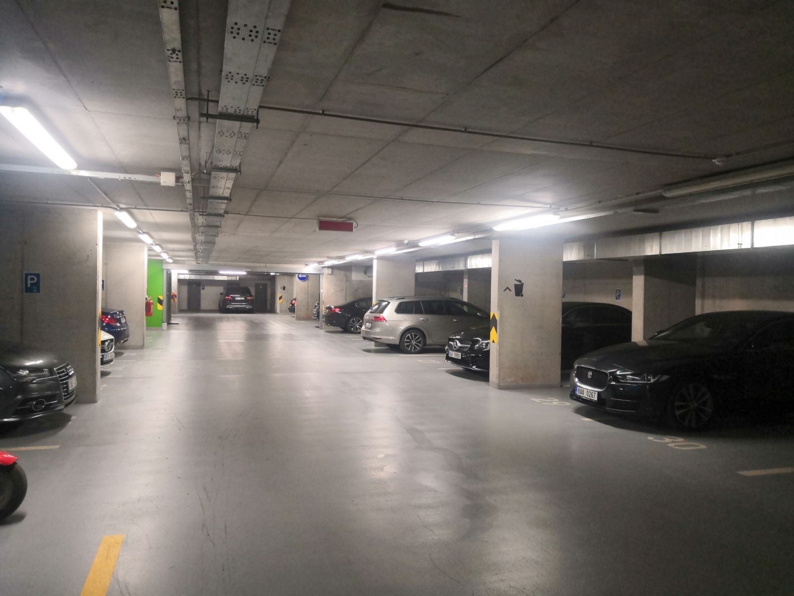 Parkovací stání  Karlín, metro Křižíkova, obrázek č. 1