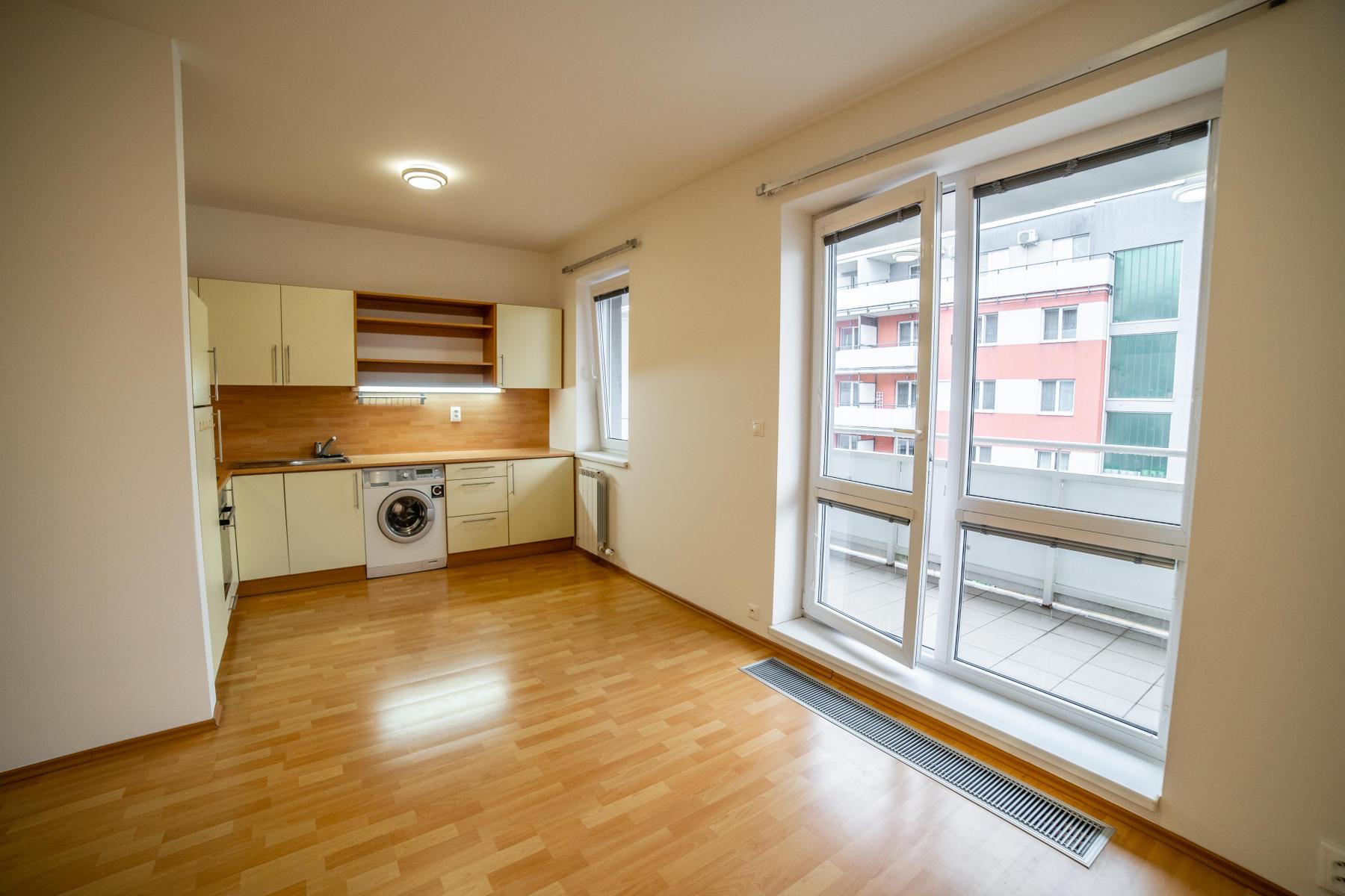 Pronájem bytu 2+kk s balkónem a parkováním - Olomouc Mošnerova ul., obrázek č. 1