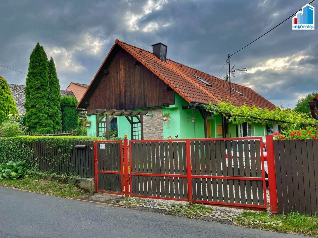 Prodej - Rodinný dům 2+1 s podkrovím po kompletní rekonstrukci v obci Jarov, okres Plzeň - jih, obrázek č. 1