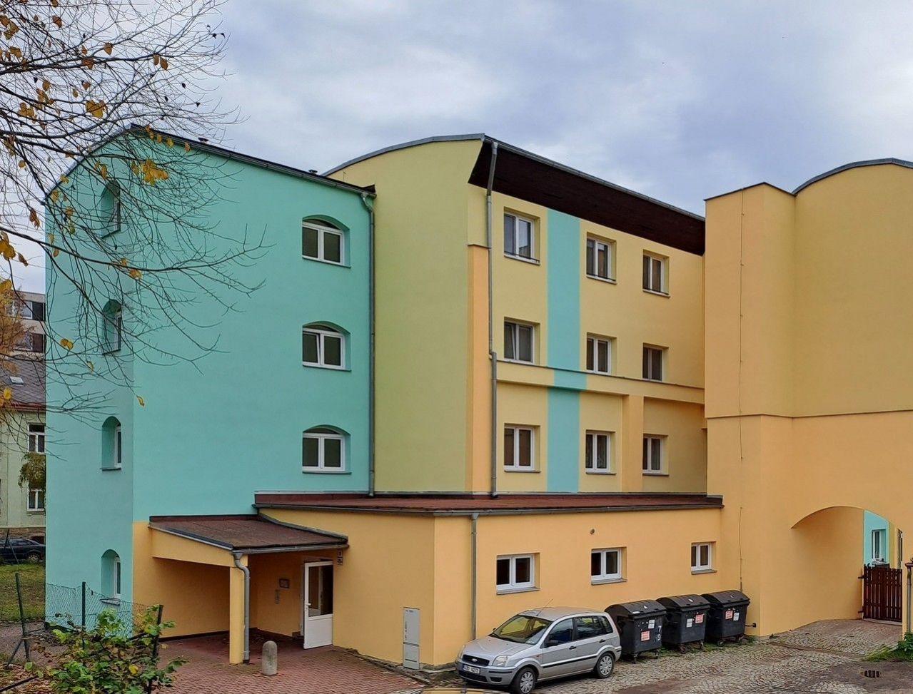 Prodej bezbariérového bytu 5+1 v OV s dvougaráží a dvěma parkovacími místy na ul.Telečská v Jihlavě.