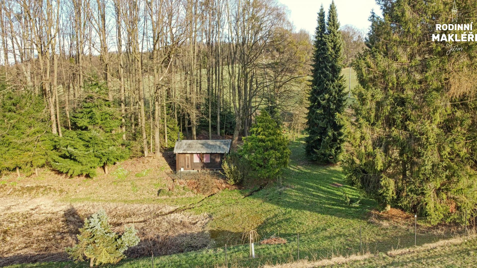 Chata na polosamotě s lesem a rybníkem, 8456 m2, obrázek č. 3