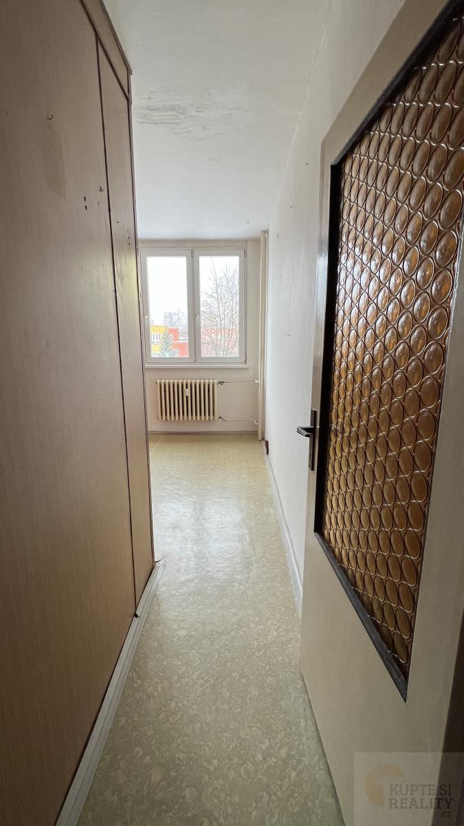 Nabízíme Vám k pronájmu byt v dr. vl., 2+1, 58 m2 se zasklenou lodžií na ul. Varenská v Ostravě, obrázek č.9