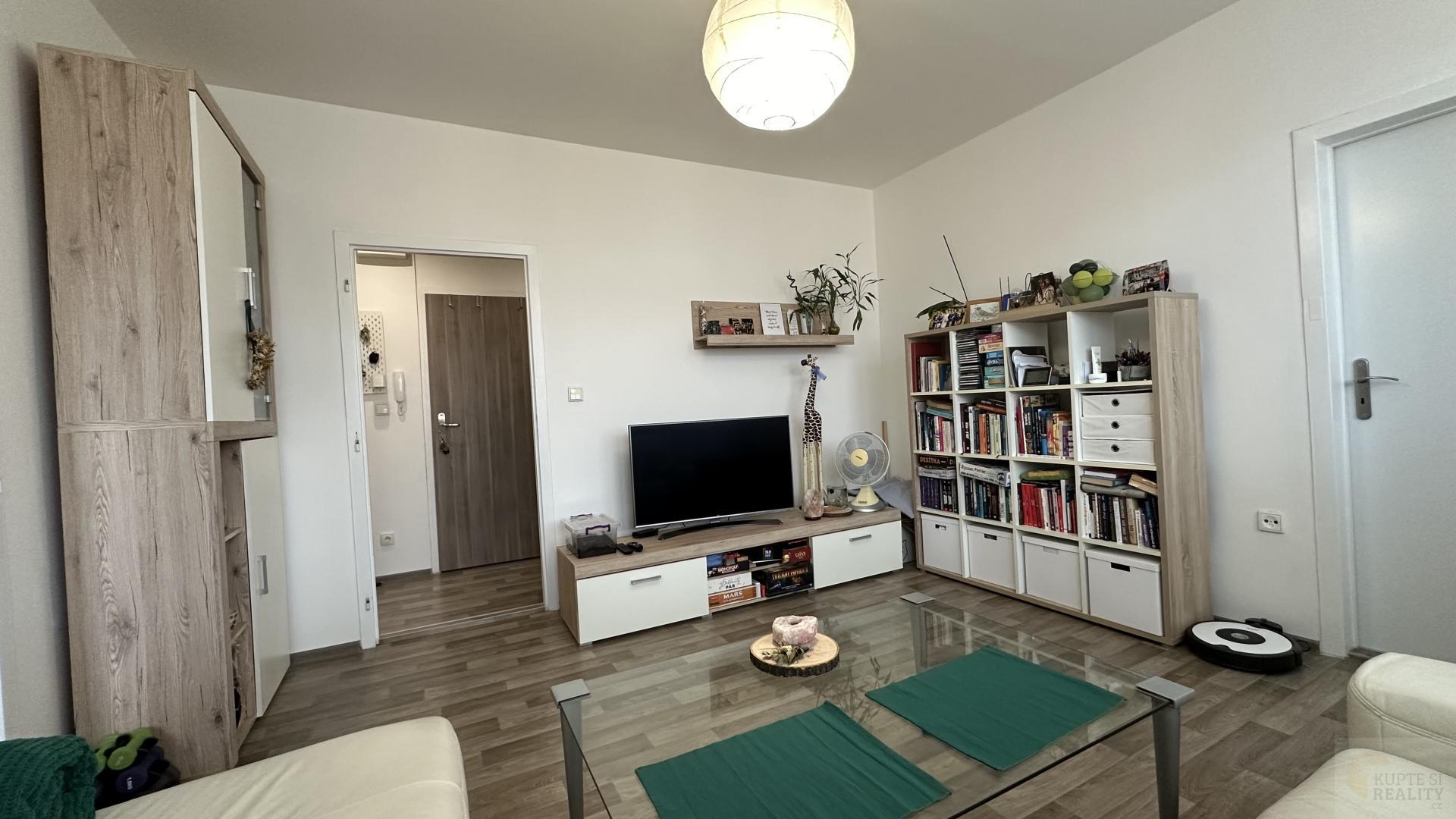 Nabízíme Vám k prodeji byt v os. vl. 2+1, 43 m2 s lodžií na ul. Jana Maluchy v Ostravě-Dubině.