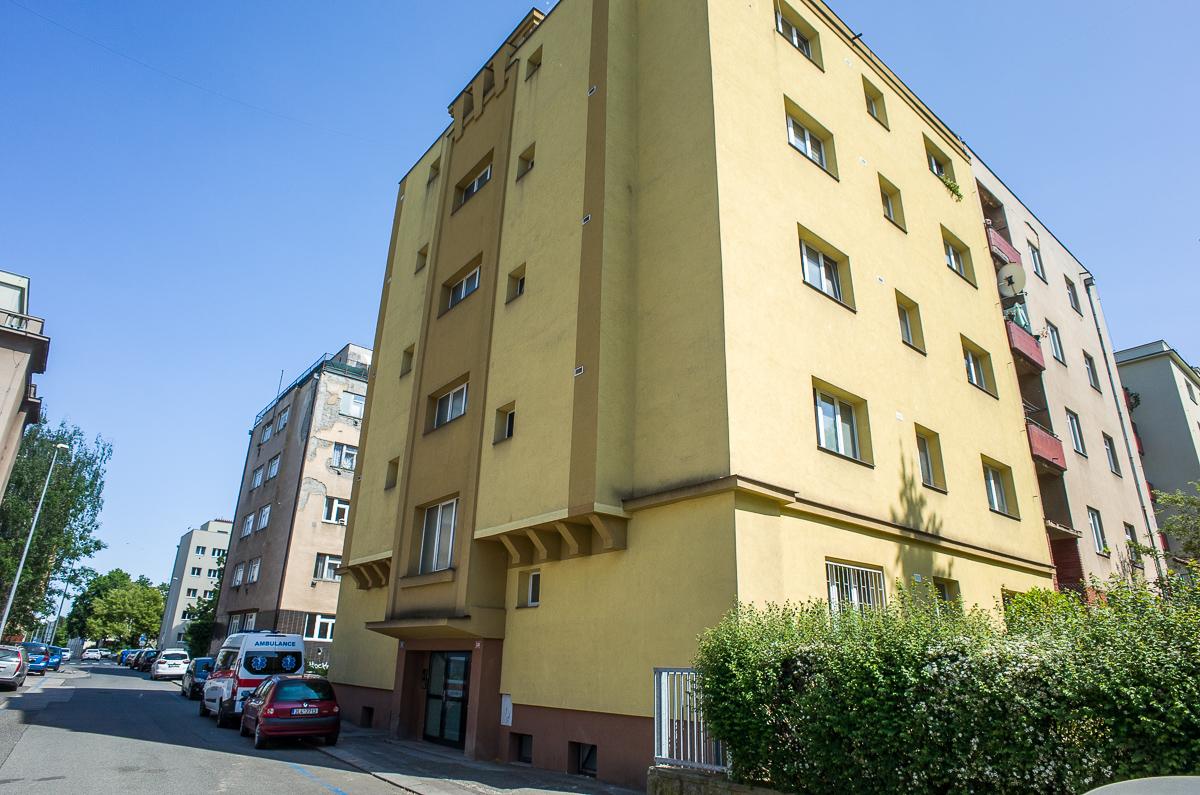 Prodej bytu 1+kk, DV, 31 m2, ul. Nad Kajetánkou 230/25, Praha 6 - Břevnov, obrázek č. 1