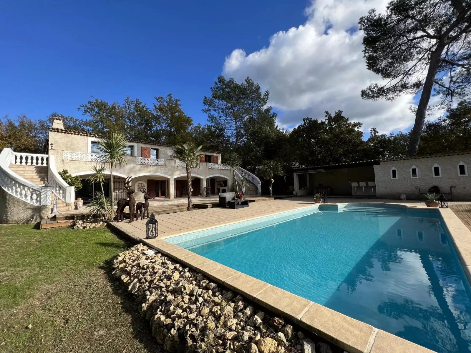 Prodej vily s bazénem, Azurové pobřeží, Jižní Francie, obrázek č. 1