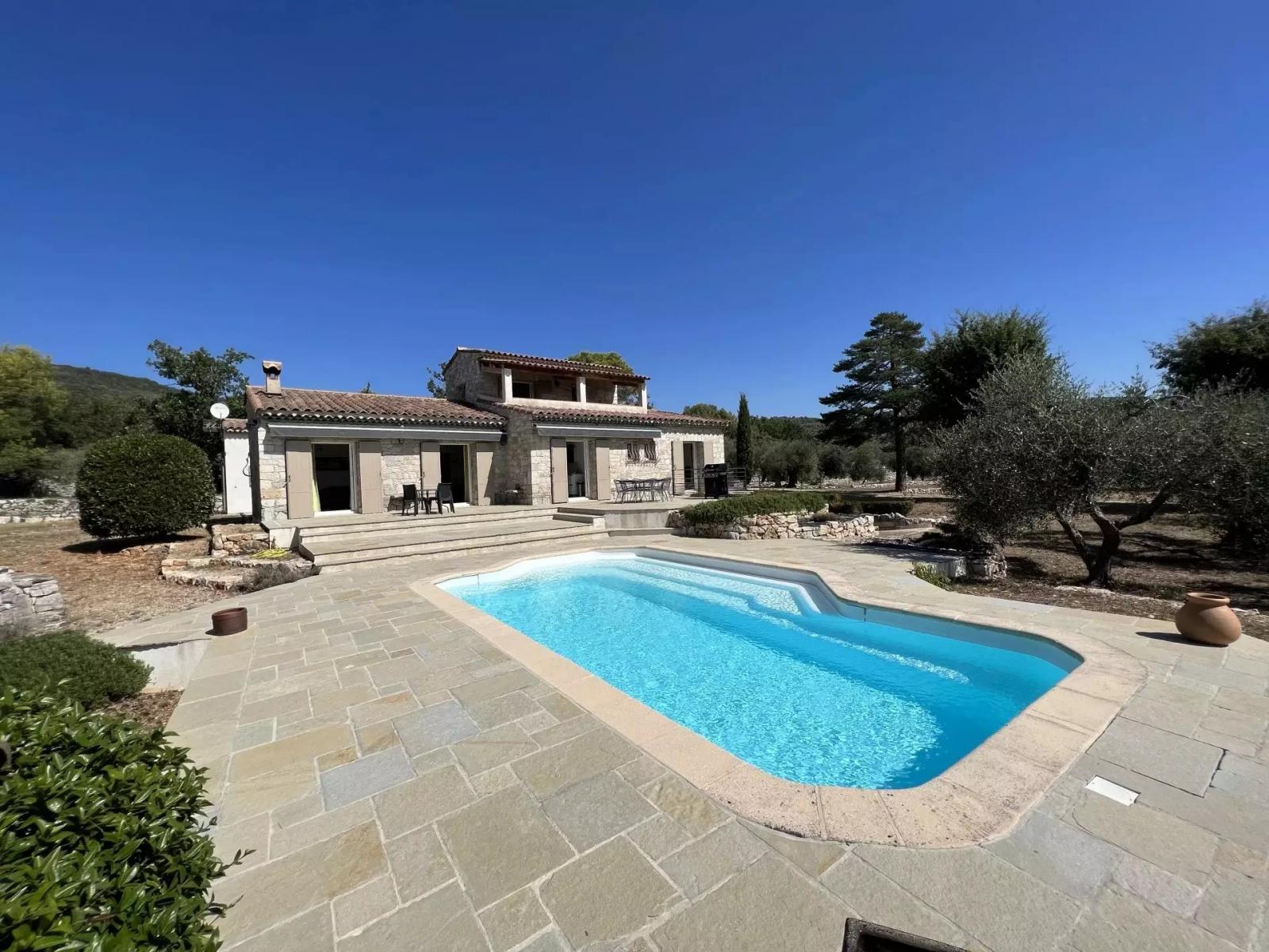 Prodej vily v Saint-Cézaire-sur-Siagne, 4+1, 160 m2, terasa, bazén