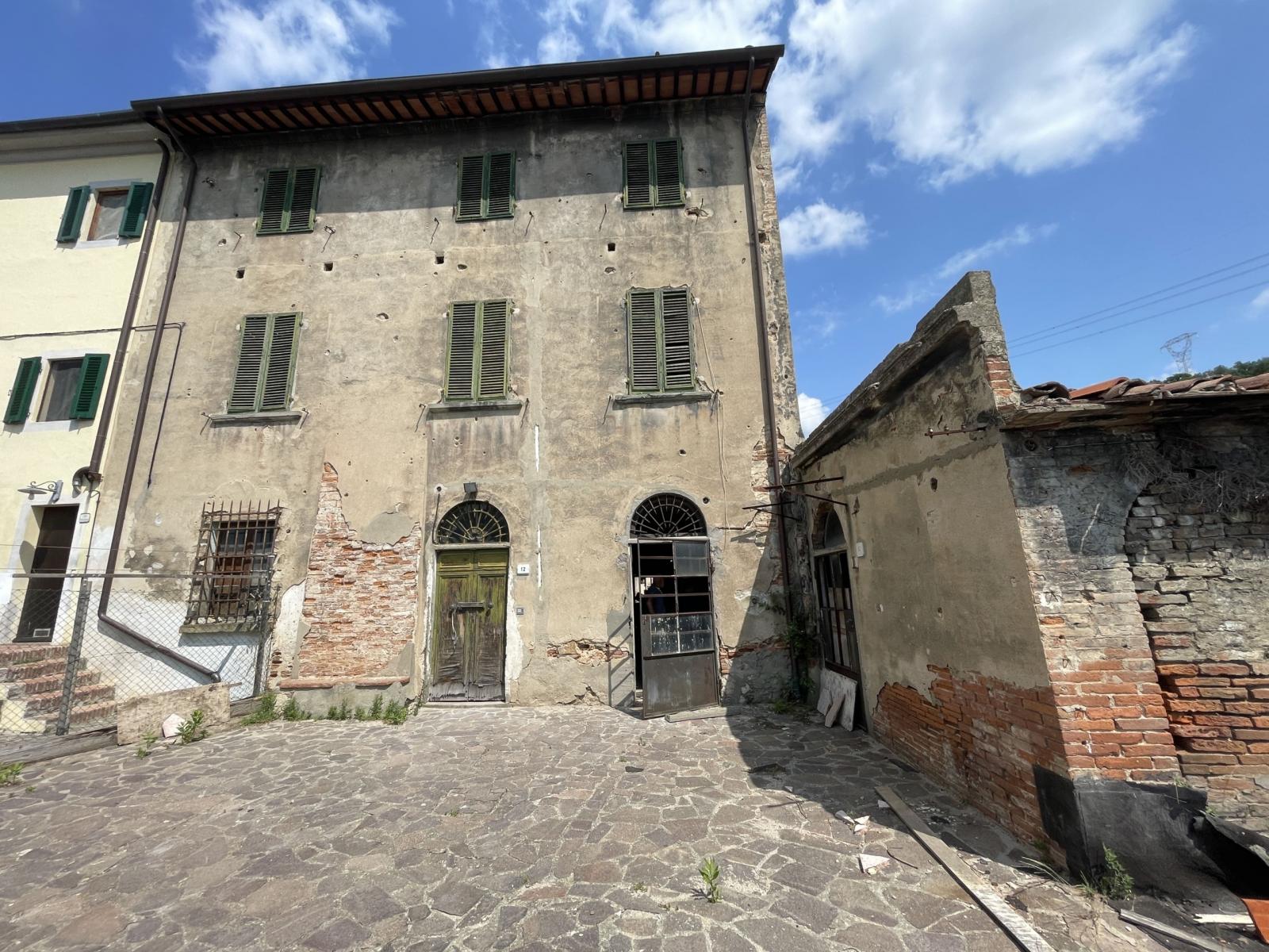 Dům k rekonstrukci 285 m2 v blízkosti San Giovanni Alla Vena