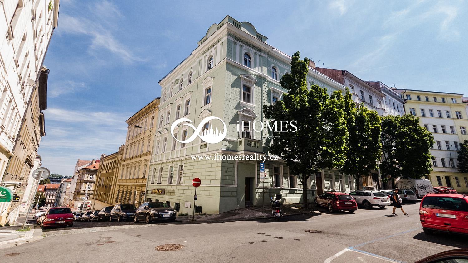 iHomesreality.cz Vám výhradním zastoupení nabízí  byt 3+kk, v OV 74,2m2  ve centru Prahy.