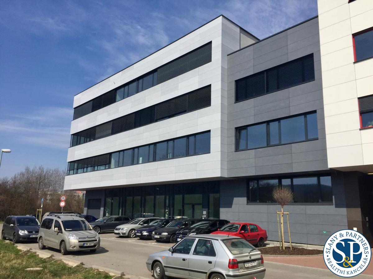 Pronájem kanceláře s terasou o velikosti 23 m2 v nové administrativní budově Brno - Žabovřesky