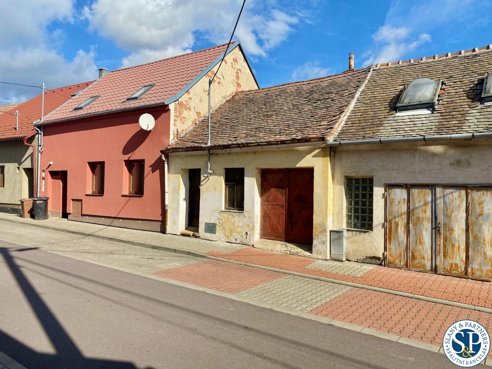 Prodej řadového rodinného domu ke kompletní rekonstrukci Ivančice