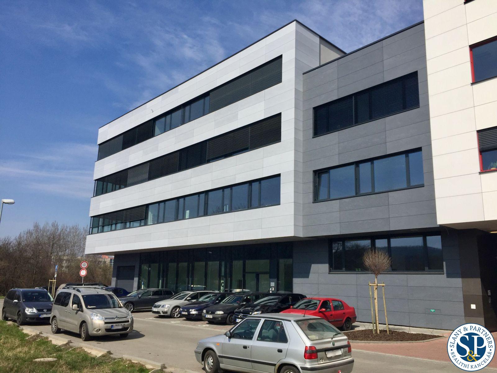 Pronájem kanceláře o velikosti 31 m2 s přístupem na terasu v moderní administrativní budově Brno - Ž