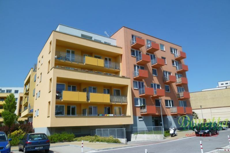 Pronájem pěkného bytu 1+kk s balkónem - novostavba Třebeš, obrázek č. 1