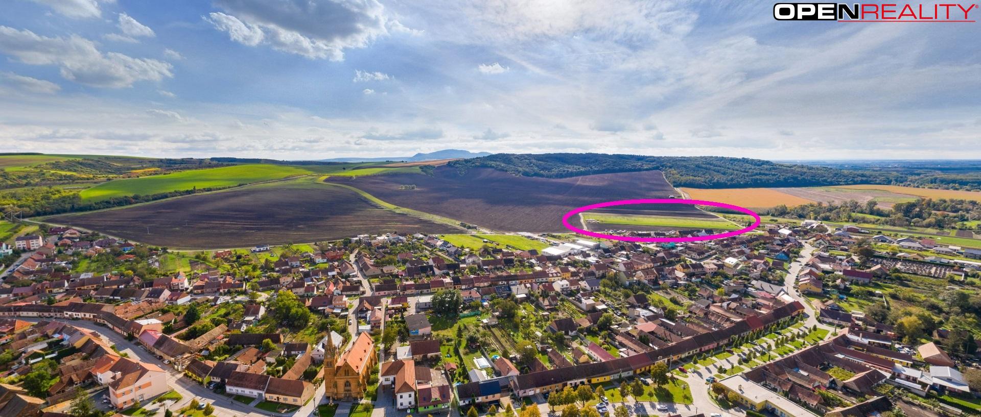 Prodej pozemků k bydlení v Uherčicích u Hustopečí,  8.241 m2