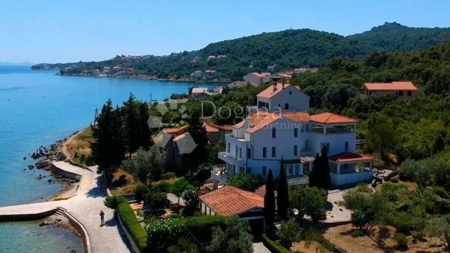 Prodej vily v 1. řadě na břehu Jaderského moře, 440 m2, ostrov Mali Iž, Zadar, obrázek č. 1