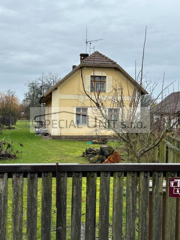 Prodej rodinného domu 4+KK s velkým pozemkem v obci Mcely, obrázek č. 2