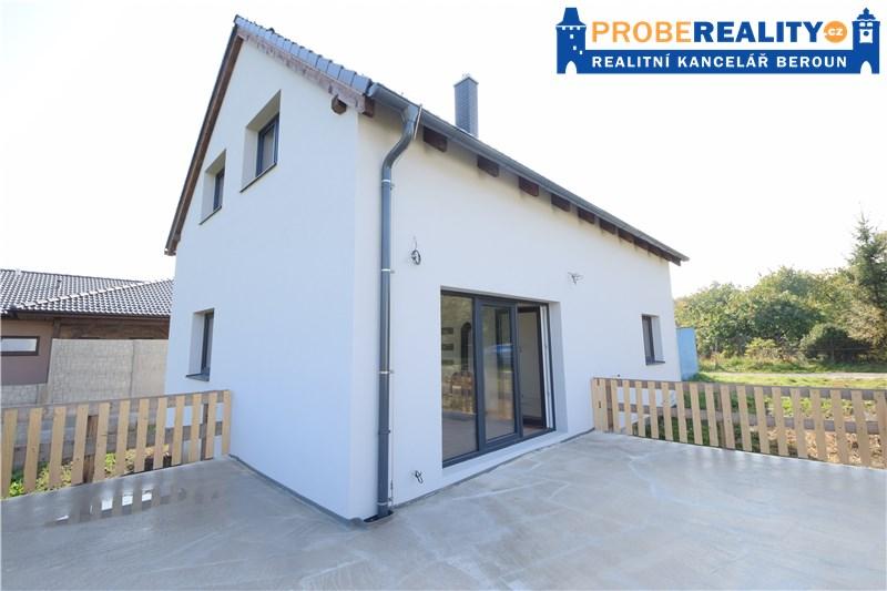 Prodej rodinného domu o vnitřní dispozici 5+kk, 140 m2, stojící na pozemku 1116 m2, v obci Lochovice