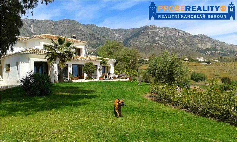 Nabízíme k prodeji, dobře udržovaný ranch, ukrytý v nádherné přírodě v samém srdci Andalusie  Mijas