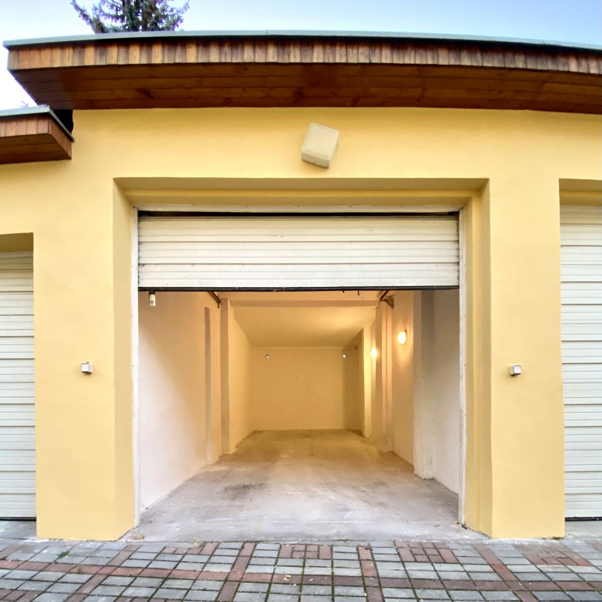 K pronájmu velká garáž 31m2 s elektřinou Česká Lípa Bulharská ulice