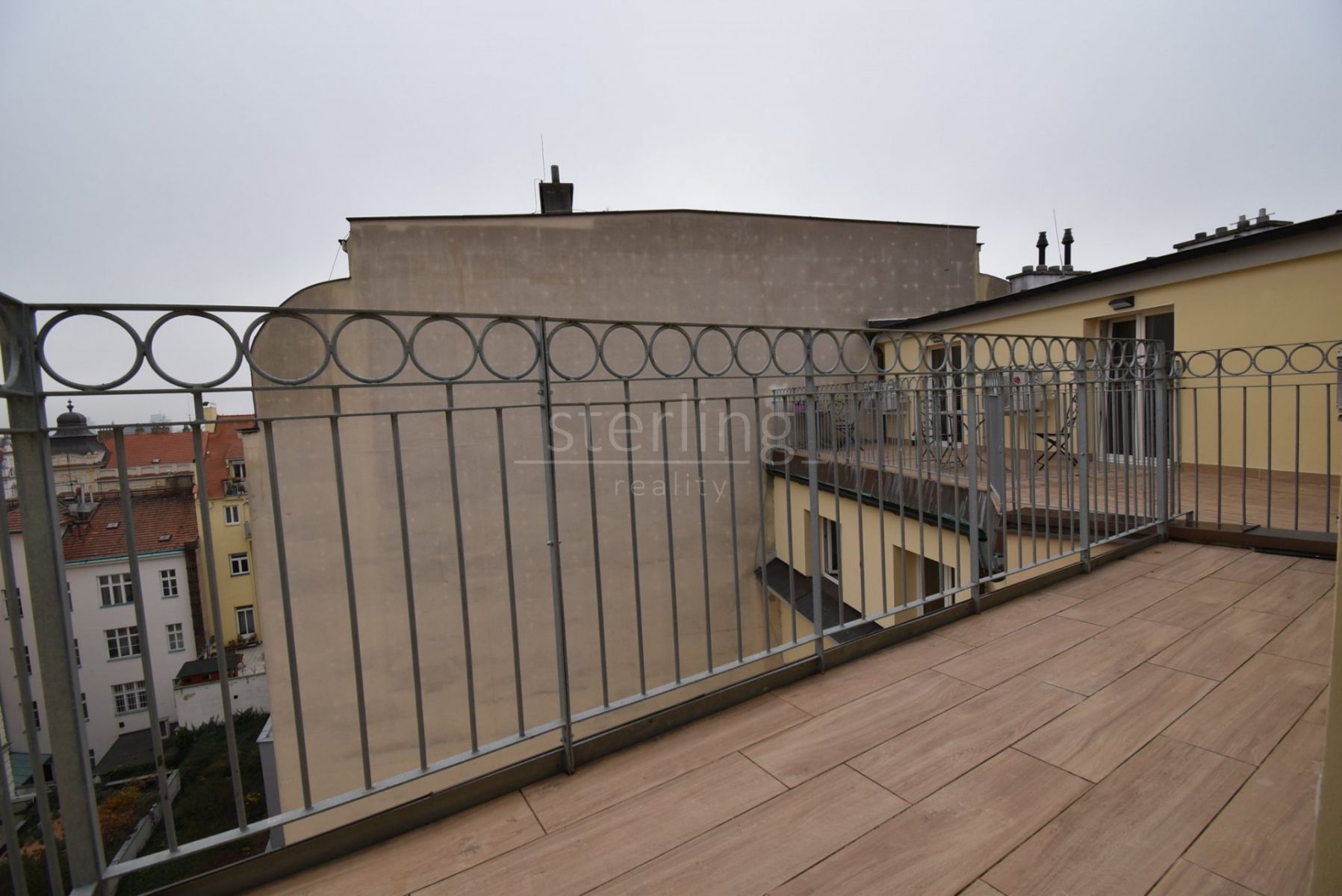Luxusní mezonet s terasou, 2+kk, 77m2, Veverkova, Praha 7 - Letná, u Strossmayerova nám., zařízený, obrázek č. 2
