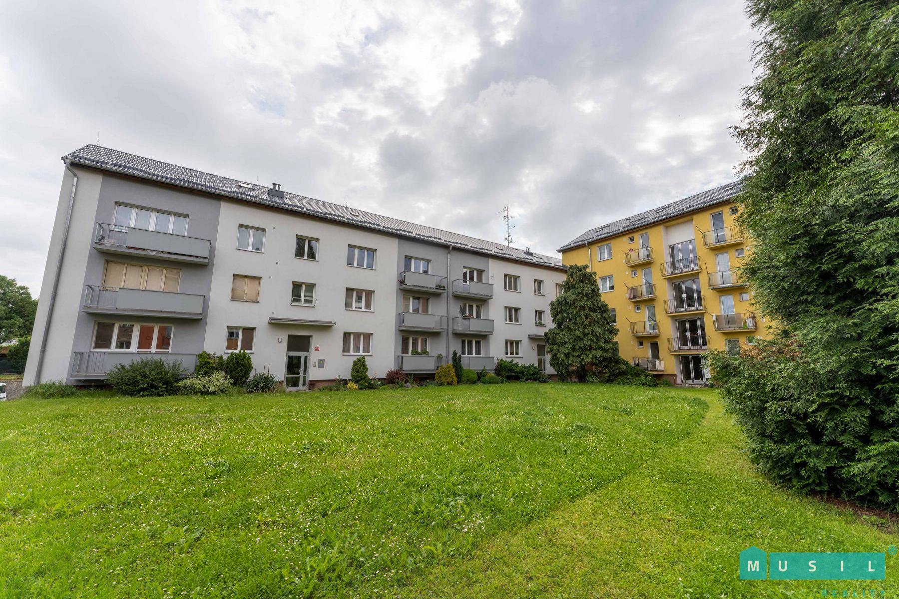 Prodej cihlového bytu o dispozici 2+1 se dvěma balkóny v klidné lokalitě na ul. Farského v Olomouci, obrázek č. 1