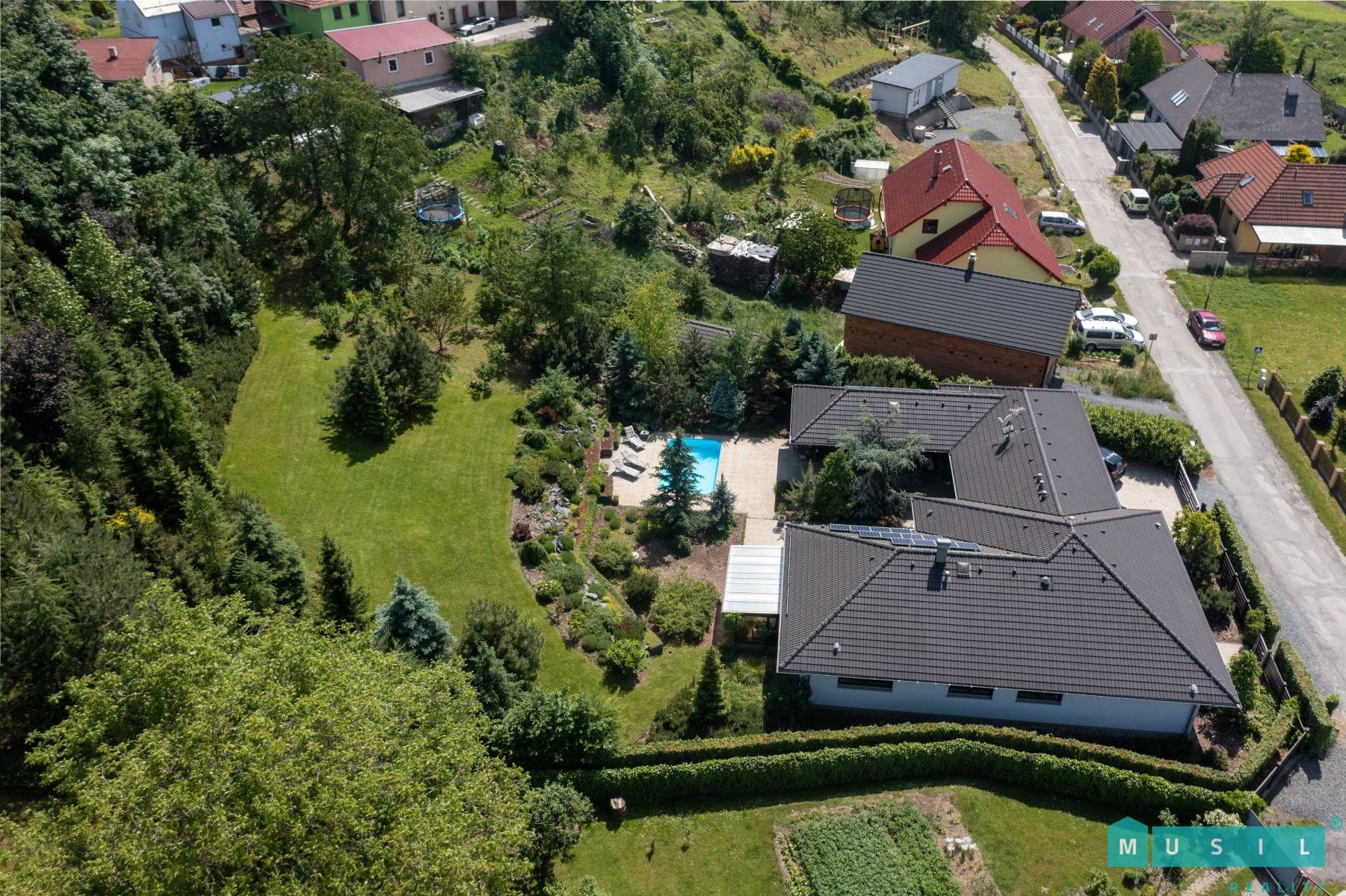 Prodej luxusní vily s rozlehlou zahradou na okraji města Olomouce, obrázek č. 3