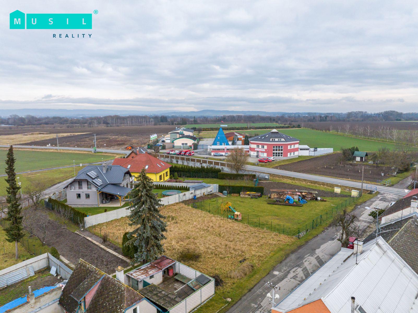 Prodej stavebního pozemku v klidné lokalitě obce Kožušany u Olomouce, obrázek č. 1