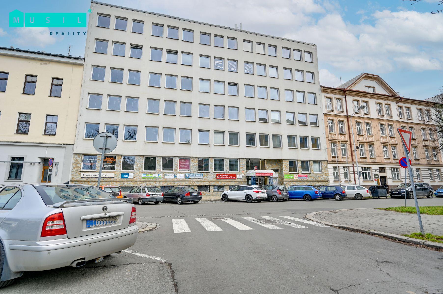 Pronájem kancelářských prostor 20 m2 s vlastním parkováním v centru Olomouce