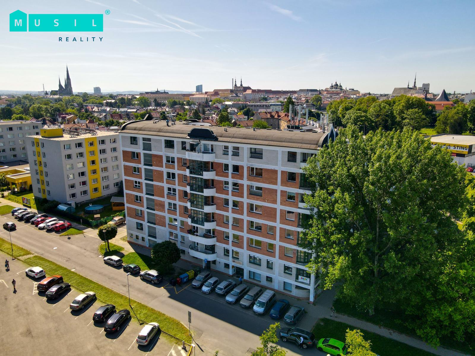 Prodej mezonetového bytu s nezaměnitelnou atmosférou v nejžádanější lokalitě města Olomouce. 