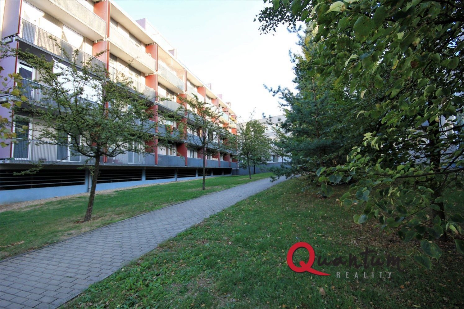Pronájem, Slunný, prostorný byt 1+kk/B s garážovým stáním, 53 m2 - Praha 9, obrázek č. 3