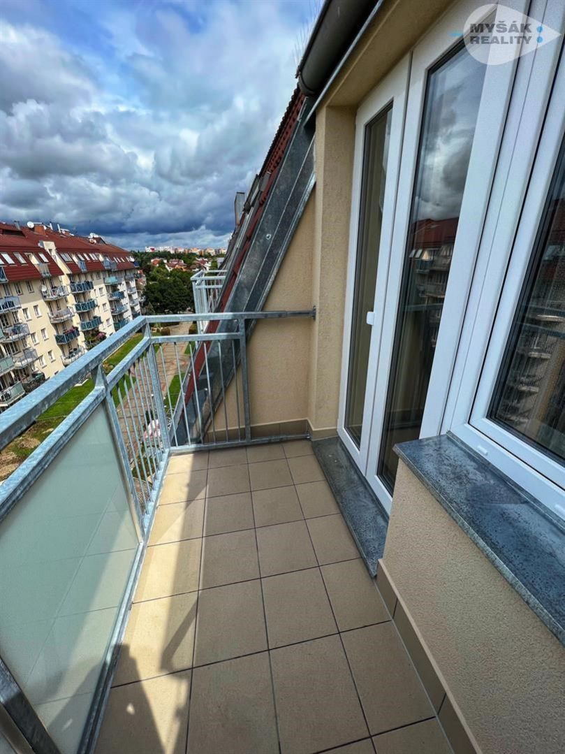 Prodej bytu OV 2+kk s balkonem, Pelušková 1443, Praha 9 - Kyje